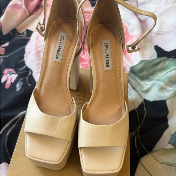 Steve Madden Shoes - Steve Madden Cream Heels